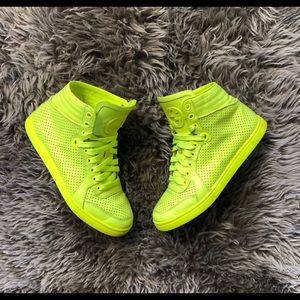 EUC Gucci Coda Sneakers Neon